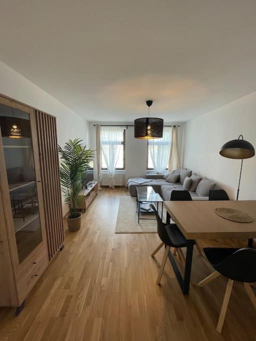 #modernes Wohnen Im Historischen Altbau 3 Og Links * Leipzig